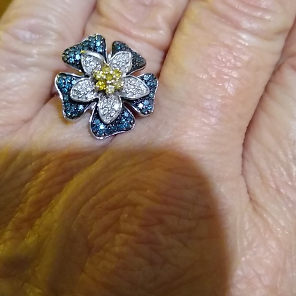 Affinity Diamond Flower Ring - Picture 7 of 8